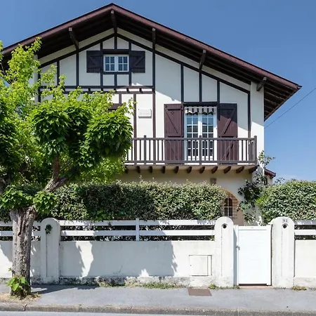 Beatrix -with Garden -15 Mn Walk From The Beach -garden- 2 Parkings